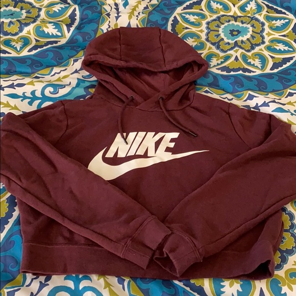 Nike Tops - Nike crop sweatshirt